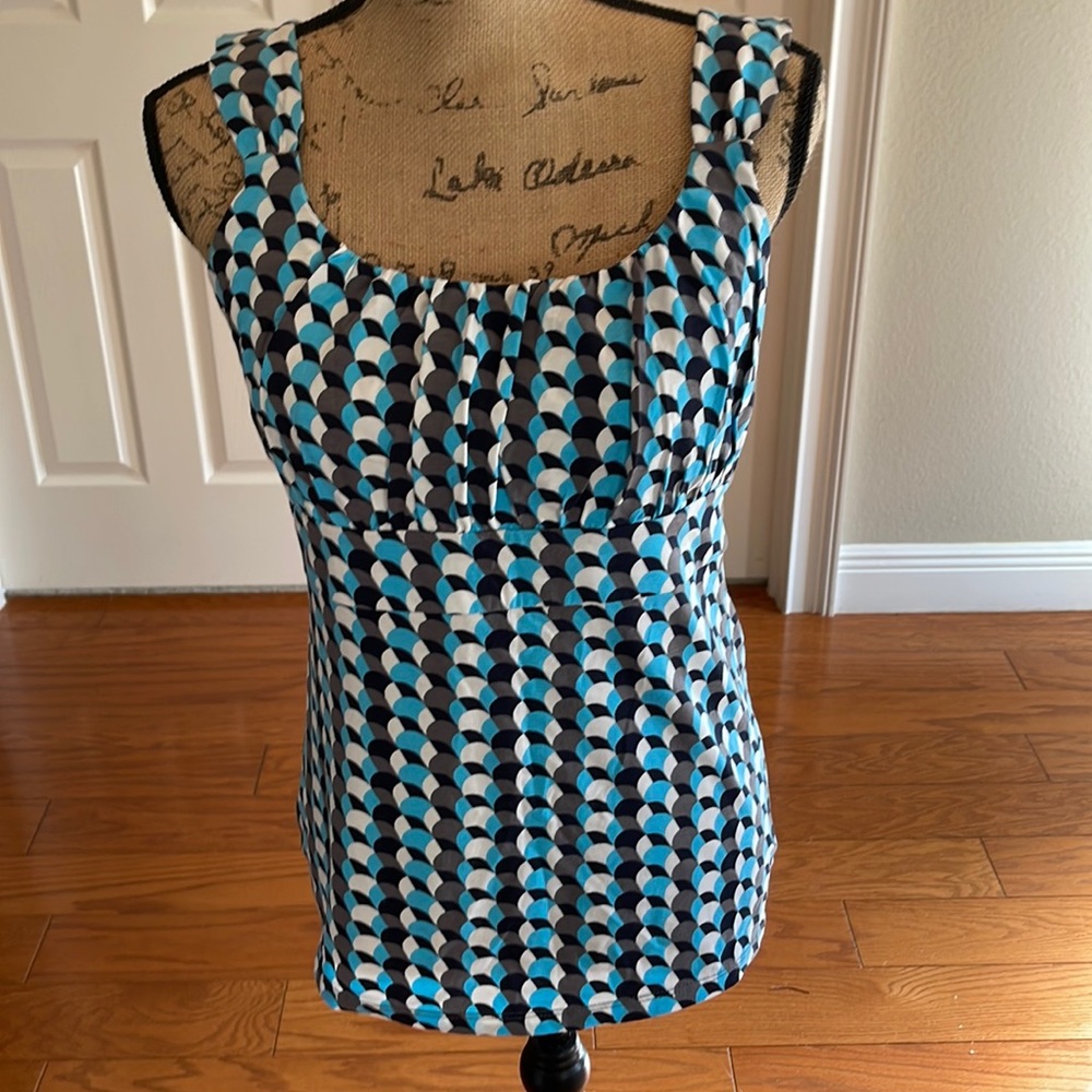 Ann Taylor EUC size M patterned sleeveless shirt